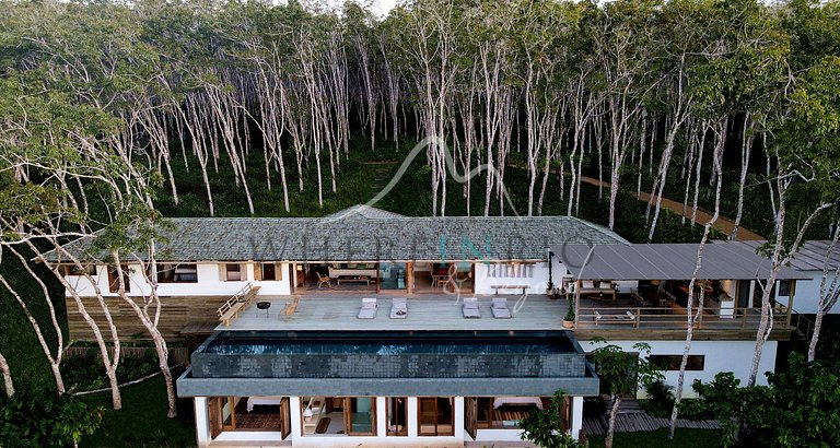 Exuberant home surrounded by nature in Trancoso