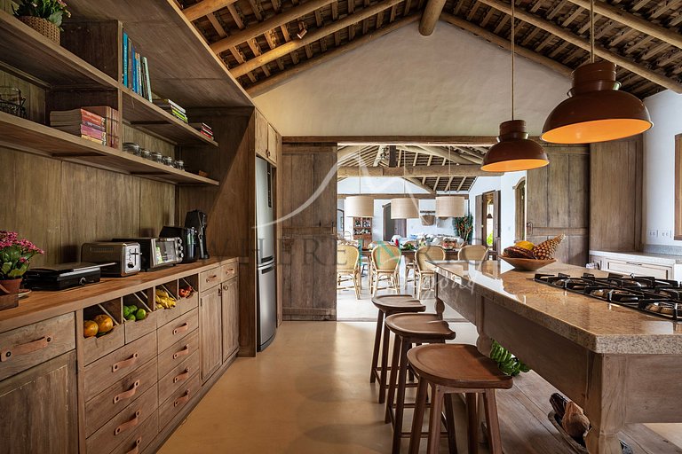 Exuberant home surrounded by nature in Trancoso