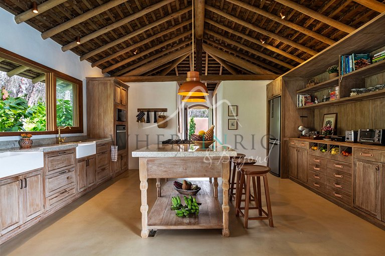 Exuberant home surrounded by nature in Trancoso
