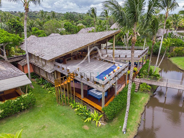Luxury beachfront villa with pool in Trancoso