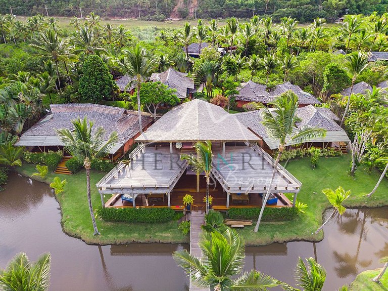 Luxury beachfront villa with pool in Trancoso