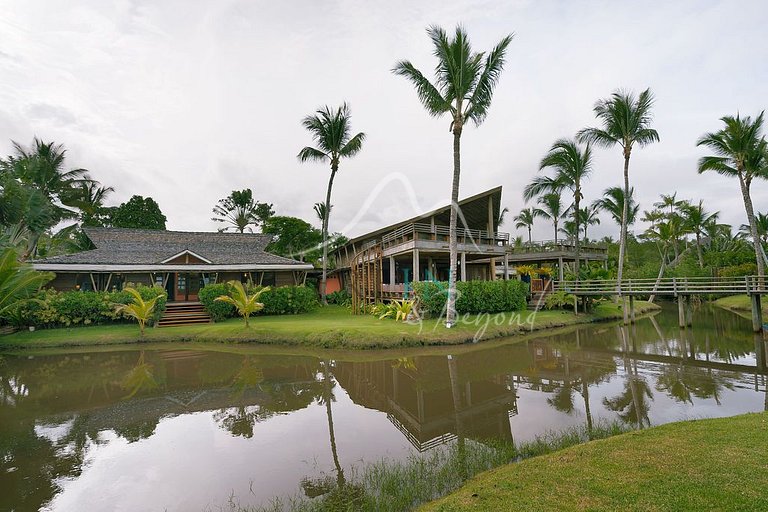 Luxury beachfront villa with pool in Trancoso