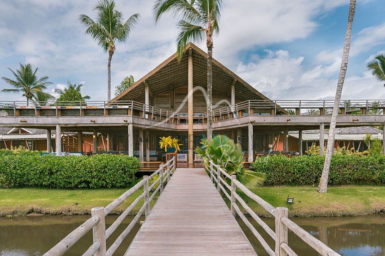Luxury beachfront villa with pool in Trancoso