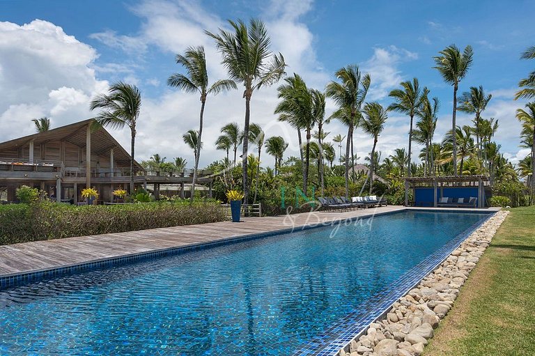 Luxury beachfront villa with pool in Trancoso