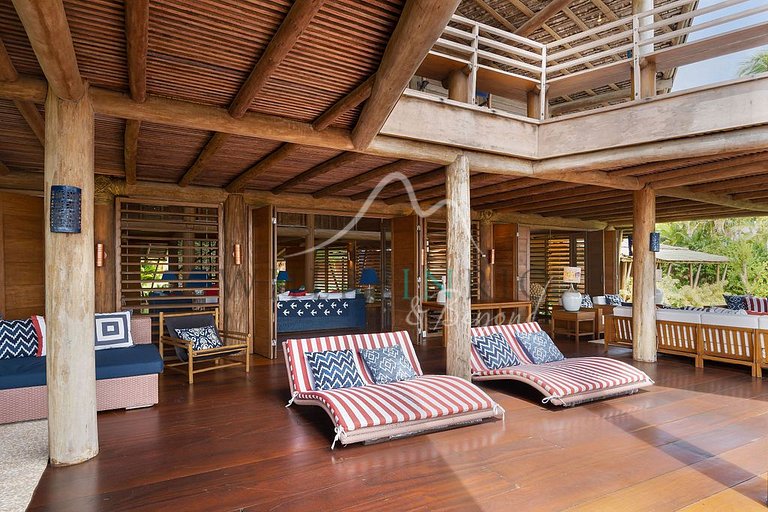 Luxury beachfront villa with pool in Trancoso