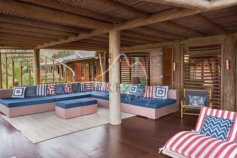 Luxury beachfront villa with pool in Trancoso