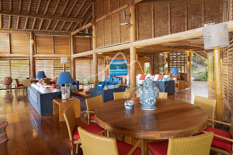 Luxury beachfront villa with pool in Trancoso