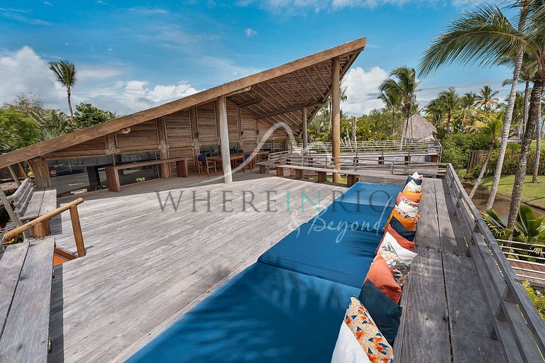 Luxury beachfront villa with pool in Trancoso
