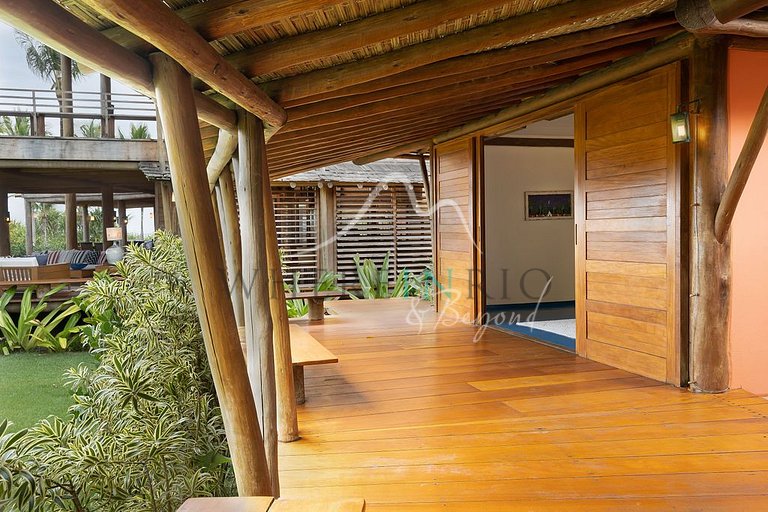Luxury beachfront villa with pool in Trancoso
