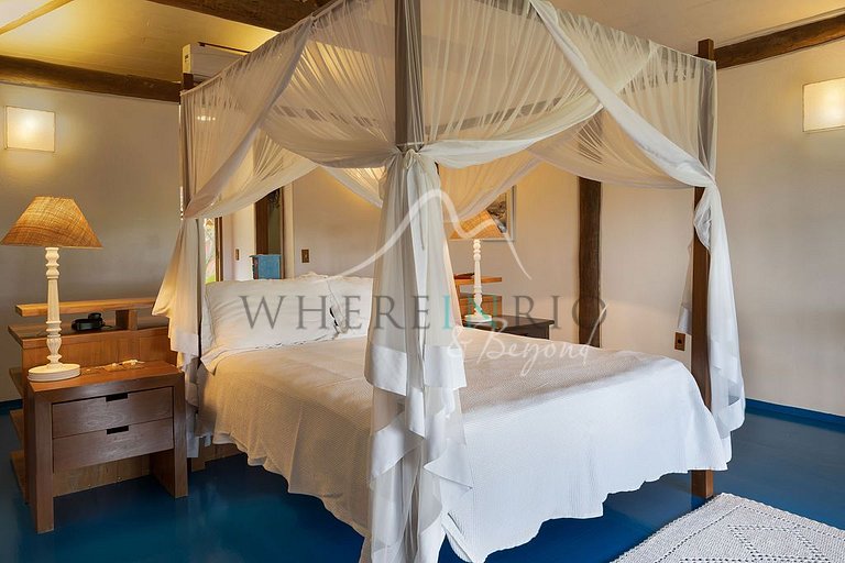 Luxury beachfront villa with pool in Trancoso