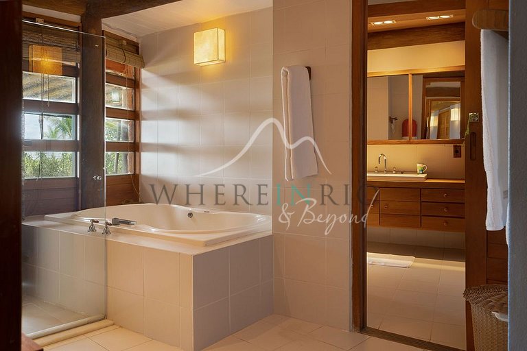 Luxury beachfront villa with pool in Trancoso