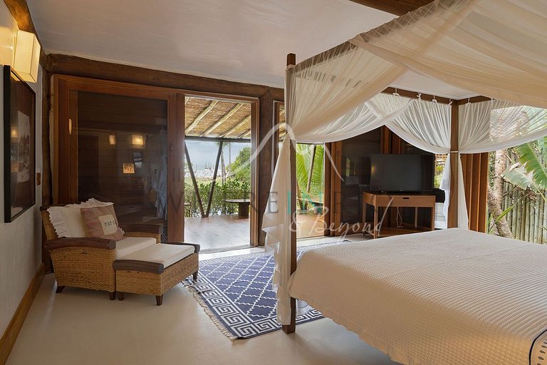 Luxury beachfront villa with pool in Trancoso