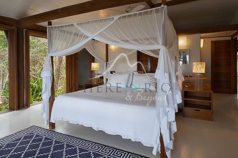 Luxury beachfront villa with pool in Trancoso