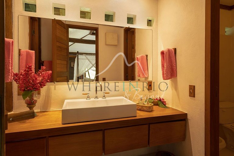 Luxury beachfront villa with pool in Trancoso