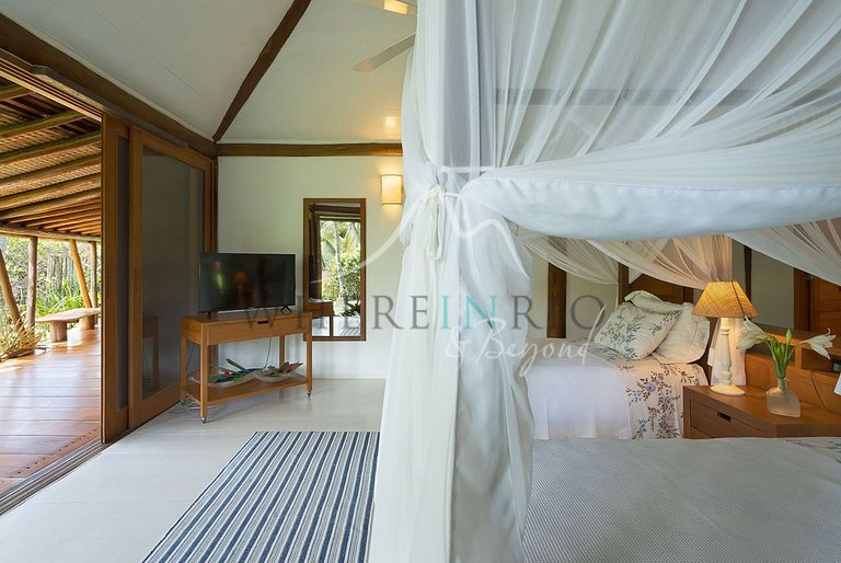 Luxury beachfront villa with pool in Trancoso