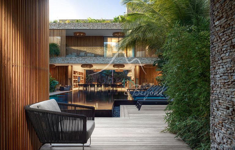 Luxury villa with 6 suites, pool close to the beach in Jeric