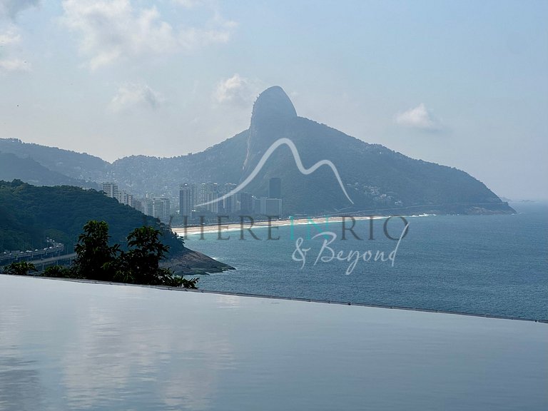 Luxury Home with Full Leisure Area in Joá.
