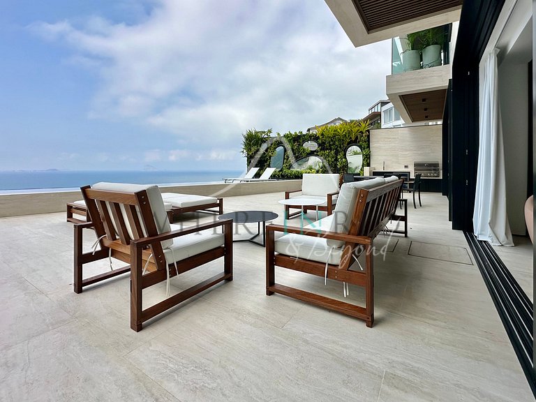 Luxury Home with Full Leisure Area in Joá.