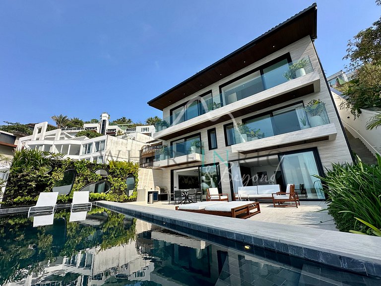 Luxury Home with Full Leisure Area in Joá.