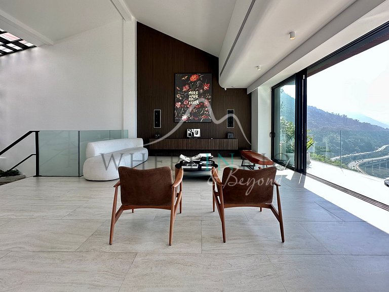 Casa de Luxo com Área de Lazer Completa no Joá