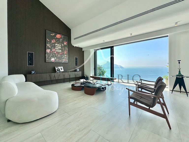 Luxury Home with Full Leisure Area in Joá.