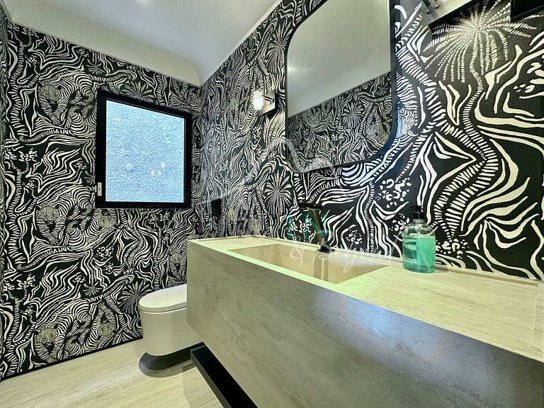 Luxury Home with Full Leisure Area in Joá.