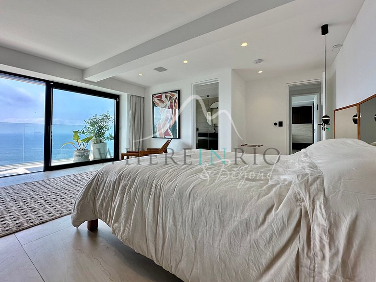 Luxury Home with Full Leisure Area in Joá.