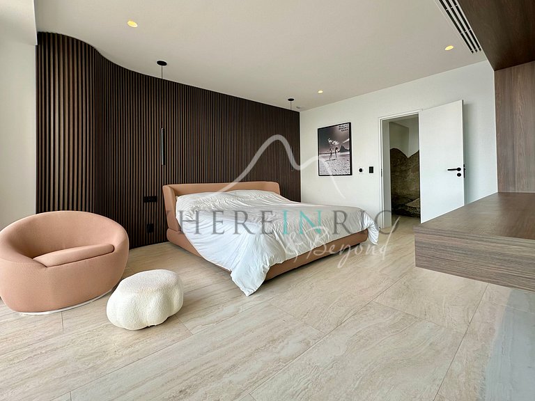 Luxury Home with Full Leisure Area in Joá.