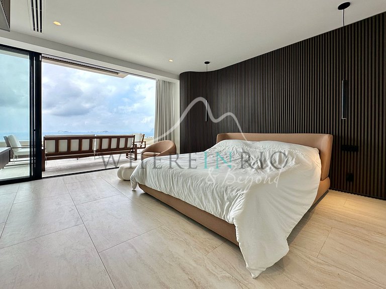 Luxury Home with Full Leisure Area in Joá.