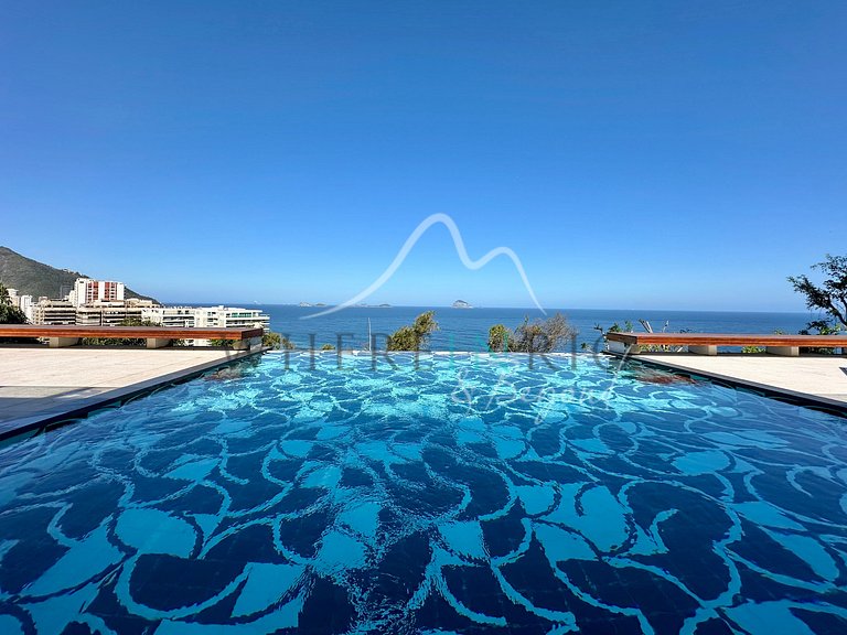 Spectacular 4 bedroom house with pool for rent in Joatinga