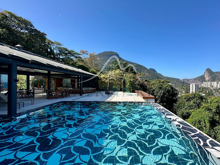 Spectacular 4 bedroom house with pool for rent in Joatinga