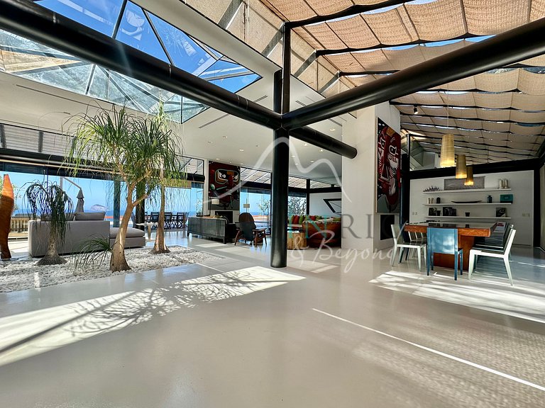 Spectacular 4 bedroom house with pool for rent in Joatinga
