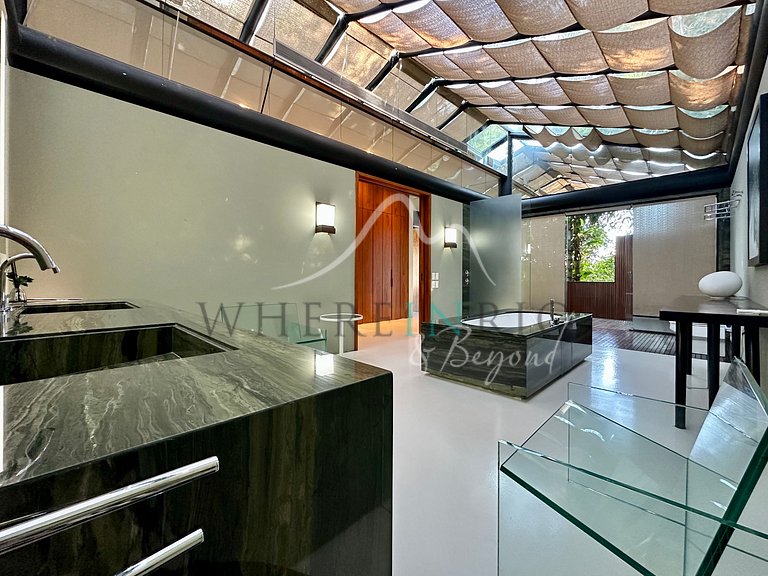 Spectacular 4 bedroom house with pool for rent in Joatinga