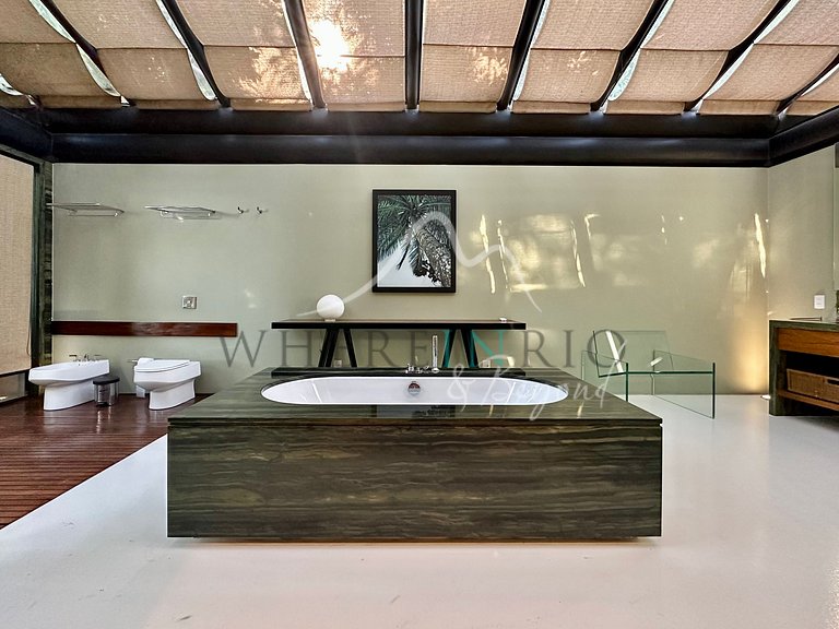 Spectacular 4 bedroom house with pool for rent in Joatinga