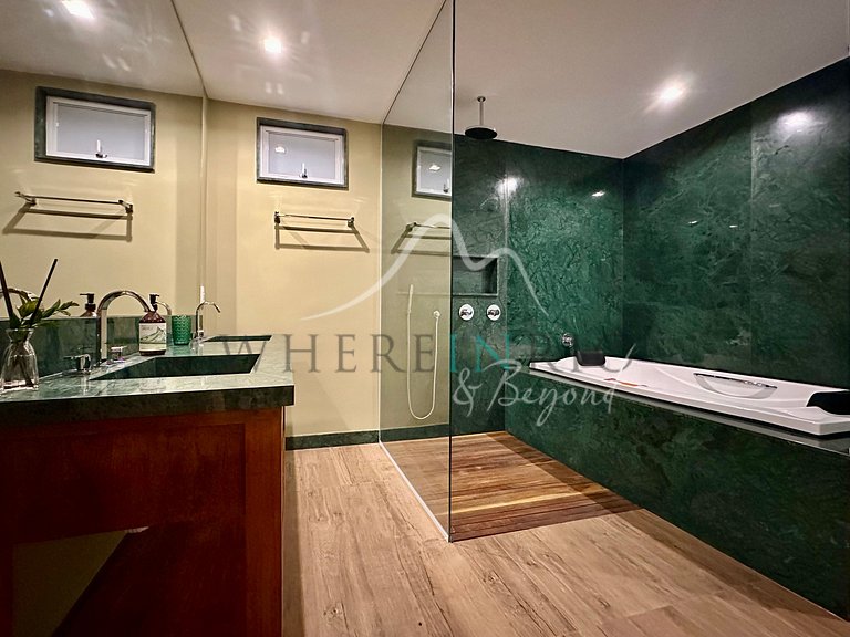 Spectacular 4 bedroom house with pool for rent in Joatinga