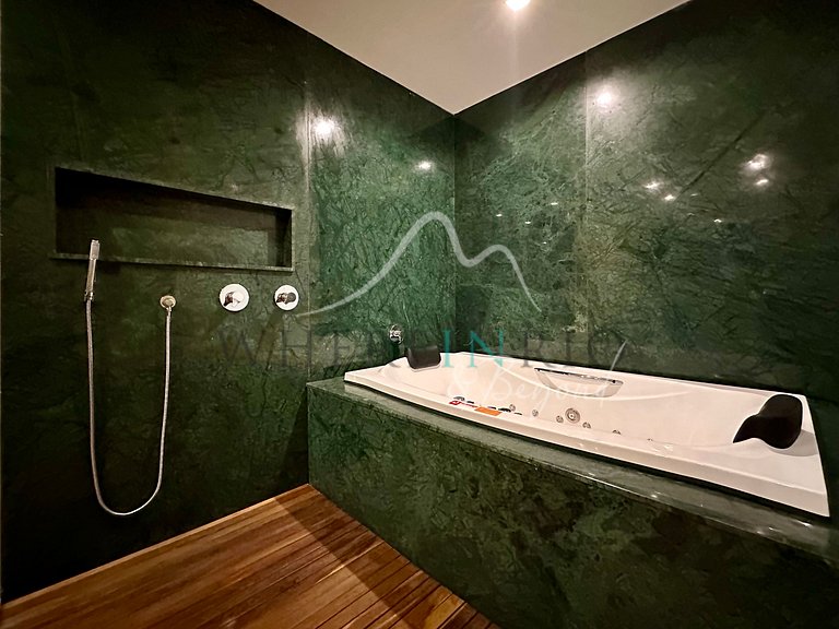 Spectacular 4 bedroom house with pool for rent in Joatinga
