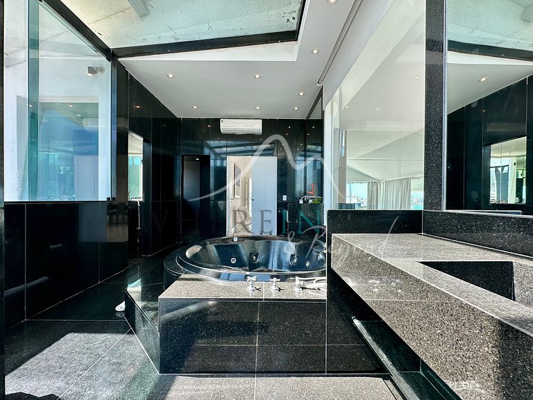 5-bedroom ocean-view penthouse in Copacabana