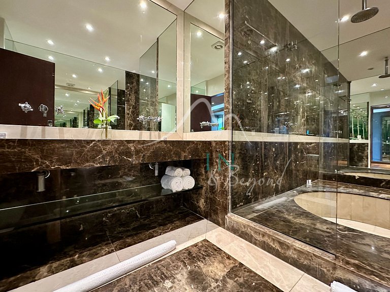 5-bedroom ocean-view penthouse in Copacabana