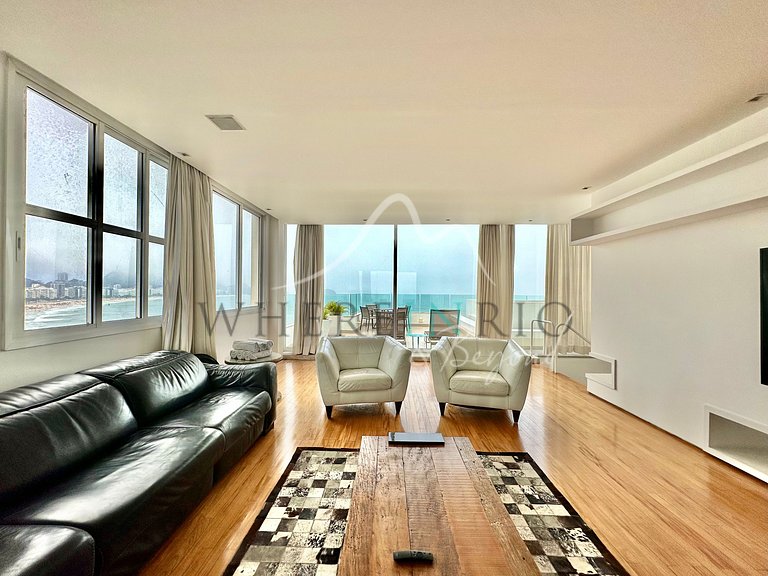 Luxurious vacation penthouse in Copacabana