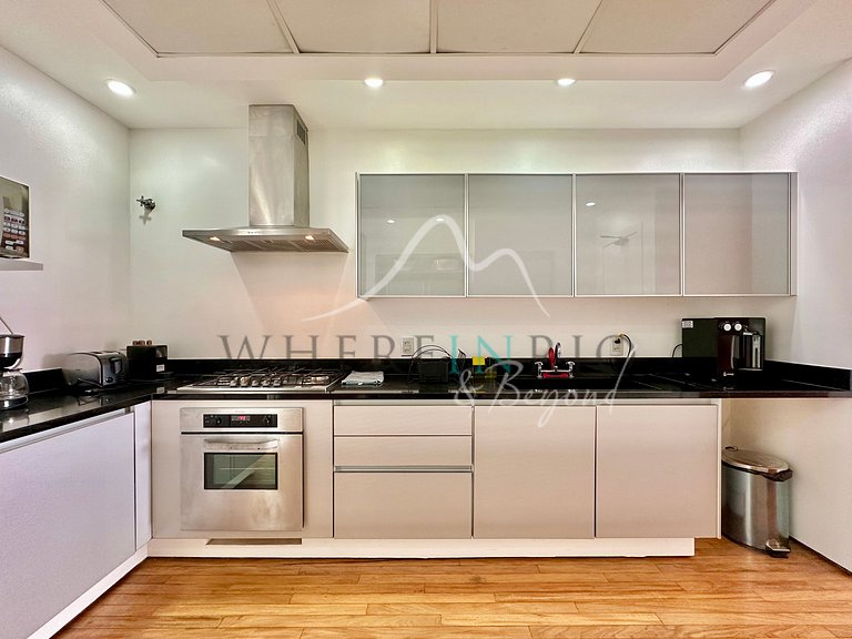 Luxurious vacation penthouse in Copacabana