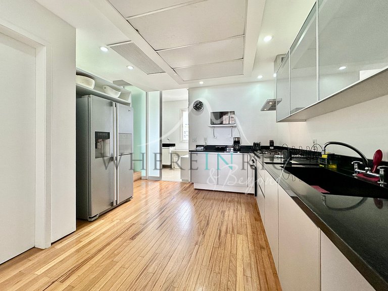 Luxurious vacation penthouse in Copacabana