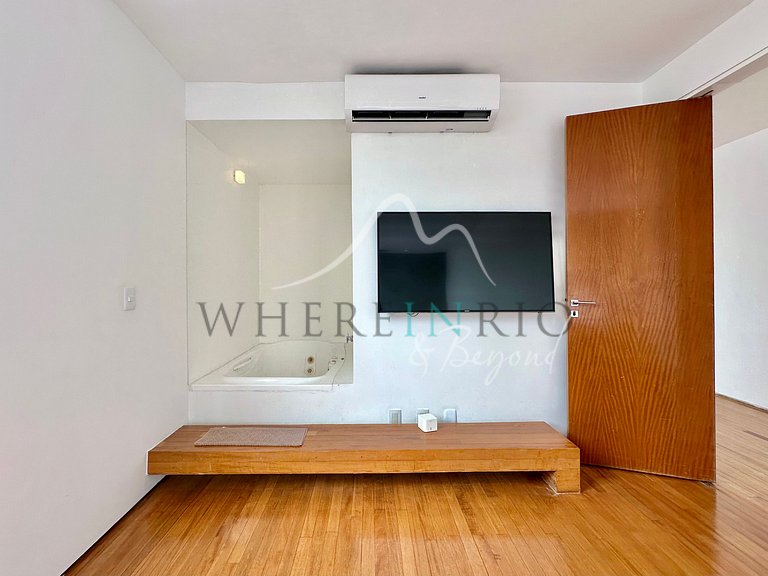 Luxurious vacation penthouse in Copacabana