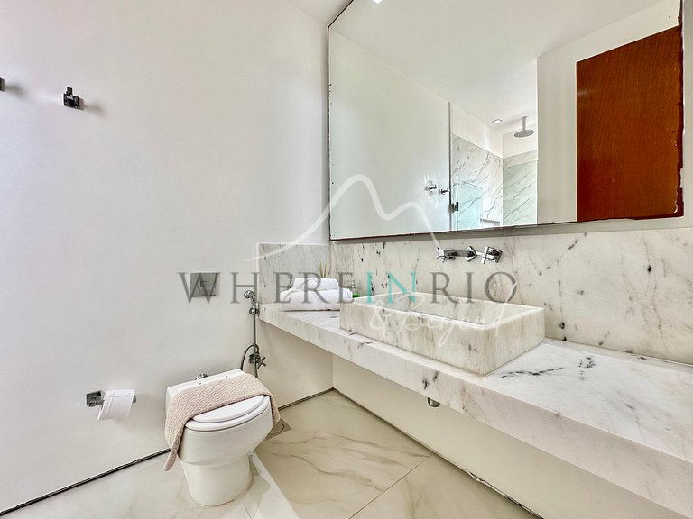 Luxurious vacation penthouse in Copacabana