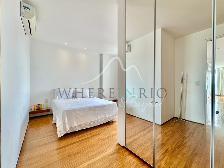 Luxurious vacation penthouse in Copacabana