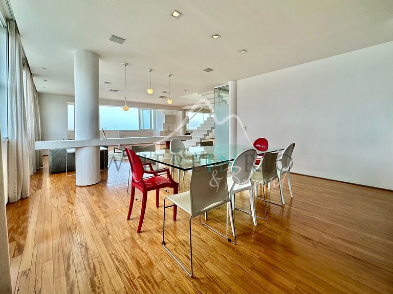 Luxurious vacation penthouse in Copacabana