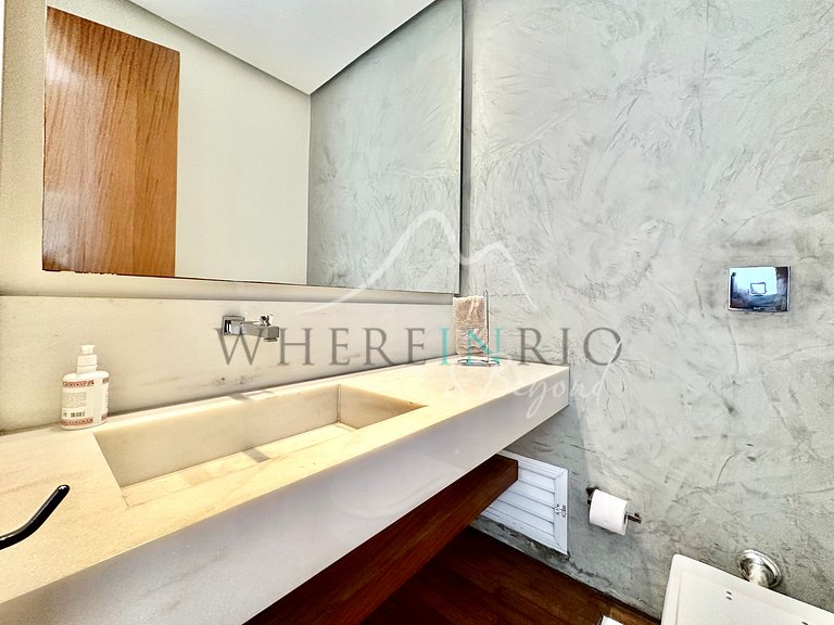 Luxurious vacation penthouse in Copacabana