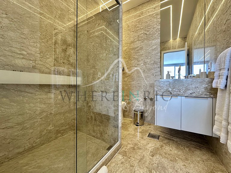 Beachfront apartment in Copacabana