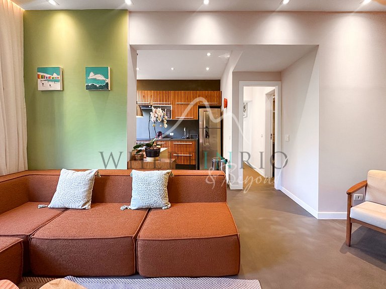 Renovated apartment just steps from Arpoador