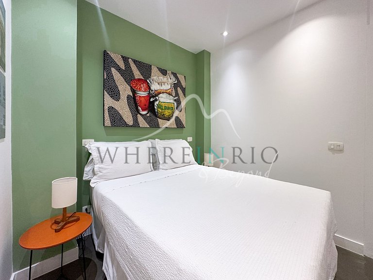Renovated apartment just steps from Arpoador