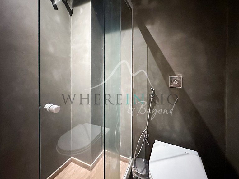 Renovated apartment just steps from Arpoador